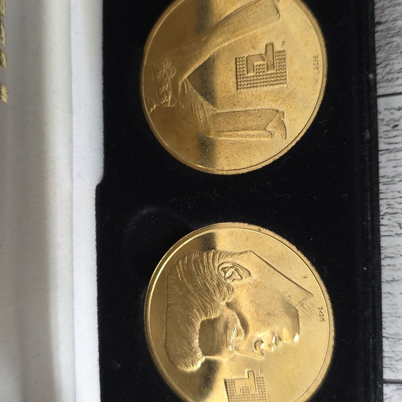 Gold Commemorative Elvis Presley Coins Set - Picture 2 of 5